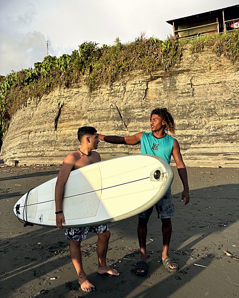 Clase de surf con instructor local